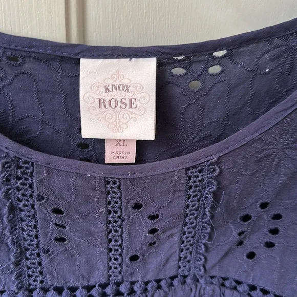 Lace detailed blouse - Picture 2 of 6